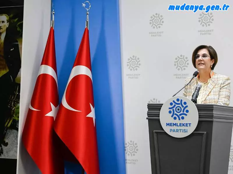 Memleket Partisi Genel Başkan Vekili ve Parti Sözcüsü Prof. Dr. Gaye Usluer, partisinin Merkez Yürütme Kurulu gündemine ait basın açıklaması gerçekleştirdi. Memleket Partisi Genel Merkezi’nde gerçekleşen basın açıklamasında Usluer, “Bir kez daha sesleniyoruz. Bu bir soygun düzenidir. Elektrik zamları geri çekilmelidir. Üretim ve dağıtım derhal kamulaştırılmalıdır” dedi