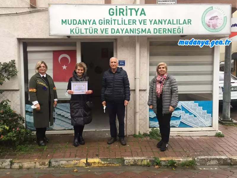 Mudanya Giritliler ve Yanyalılar Kültür ve Dayanışma (GİRİTYA) Derneği, Türk-Yunan Nüfus Mübadelesi'nin 98. yılı dolayısıyla üyelerinin de katkılarıyla 25 adet fidan bağışında bulundu. 