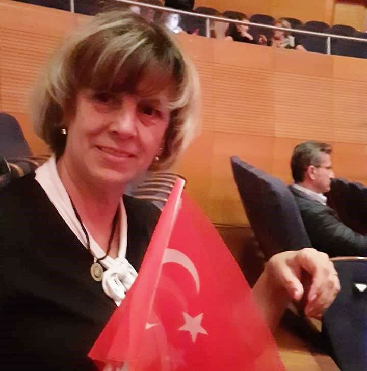 Mudanyalı Şair Hayriye Gaygın Pürtül "Nehirden Denize" adlı şiir kitabını okuyucularıyla buluşturdu. Mudanyalı şair BENDİS Yayıncılıktan çıkan 236 sayfalık Nehirden Denize şiir kitabını babası Ali Gaygın, annesi Nehir Gaygın'a ithaf etti.