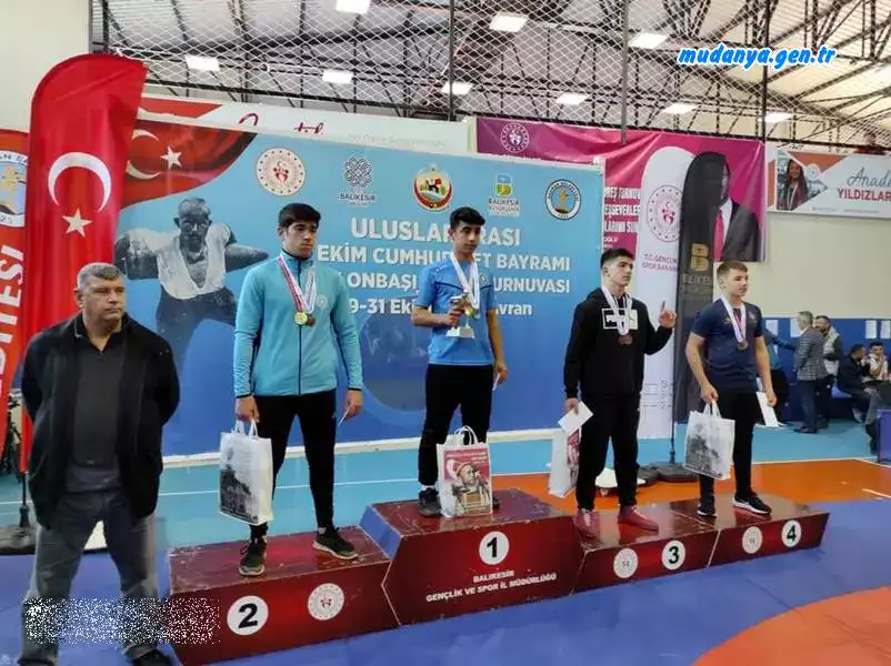 Balıkesir’de düzenlenen 12 ülkenin katıldığı Uluslararası 29 Ekim Cumhuriyet Bayramı Seyit Onbaşı Güreş Turnuvasında, Mudanya Anadolu İmam Hatip Lisesi Spor bölümü öğrencileri iki branşta Dünya ikincisi olup, uluslar arası başarı kazanarak okullarının adını duyurdular.