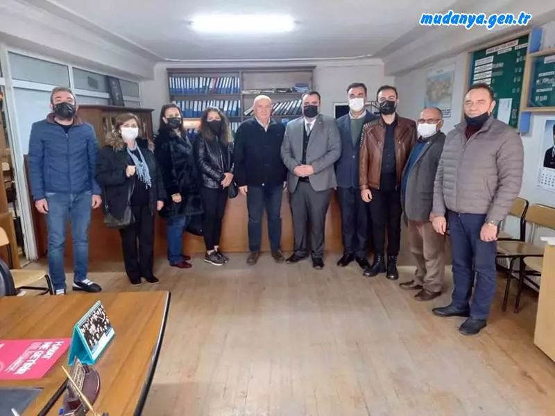 Hüseyin Hatipoğlu Başkanlığındaki İYİ Parti Mudanya İlçe Yönetimi, Mudanya Şöförler Odası, Mudanya Karayolu Yük Taşıma Kooperatifi, Mudanya Servisçiler Koopeatifini ziyaret etti. Karşıklı sohbet havasında geçen ziyaretlerde kurumların sorunlarını dinlendi.