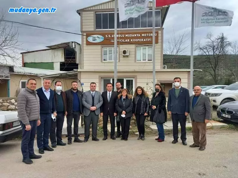Hüseyin Hatipoğlu Başkanlığındaki İYİ Parti Mudanya İlçe Yönetimi, Mudanya Şöförler Odası, Mudanya Karayolu Yük Taşıma Kooperatifi, Mudanya Servisçiler Kooperatifini ziyaret etti. Karşılıklı sohbet havasında geçen ziyaretlerde kurumların sorunlarını dinlendi.