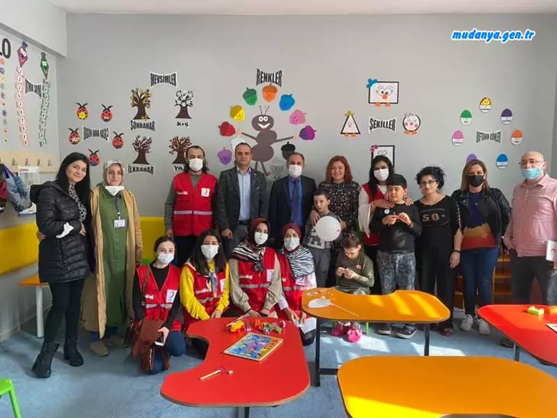 29 Ekim-4 Kasım tarihlerini kapsayan Türk Kızılay Haftası münasebetiyle Mudanya İlçe Milli Eğitim Müdürlüğü ve Bursa Kızılay Şube Müdürlüğü Mudanya'da ortaklaşa etkinlik gerçekleştirdi.