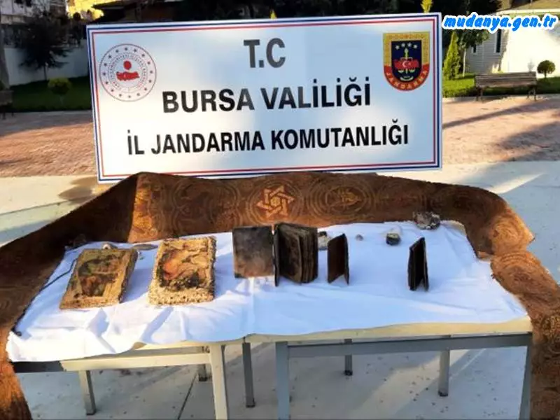 KUMYAKA'DA ALTIN İŞLEMELİ 2000 YILLIK TEVRAT ELE GEÇİRİLDİ