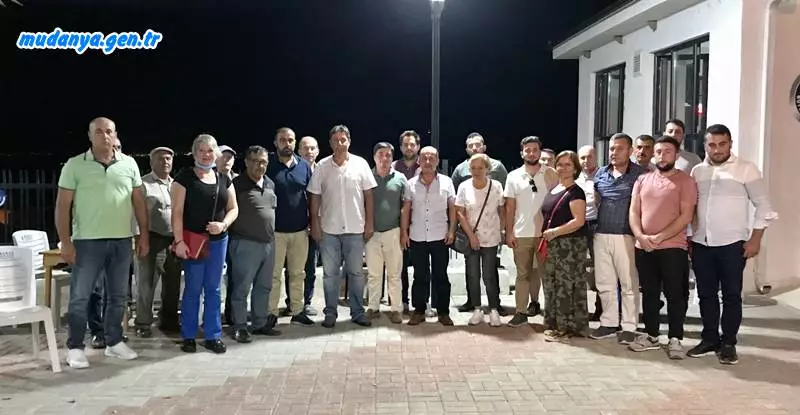 Memleket Partisi Mudanya İlçe Yönetimi, 1. Olağan Kongresi'ni gerçekleştirdikten hemen sonra ilçemizde çalışmalarına hız kattı. İlçe Başkanı Hasan Yıldırım ve Yönetim Kurulu Üyeleri, öncelikle mahalleye dönüştürülen köylerimizi ziyaret etmeye devam ederken, ilçe merkezimizdeki muhtarlarımız ve sivil toplum örgütlerini de ziyaret ederek çalışmalara başladı.