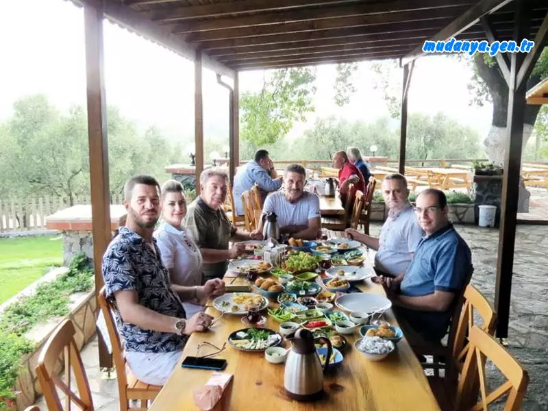 İlhan ailesi yerel basını Meşe'de ağırladı 