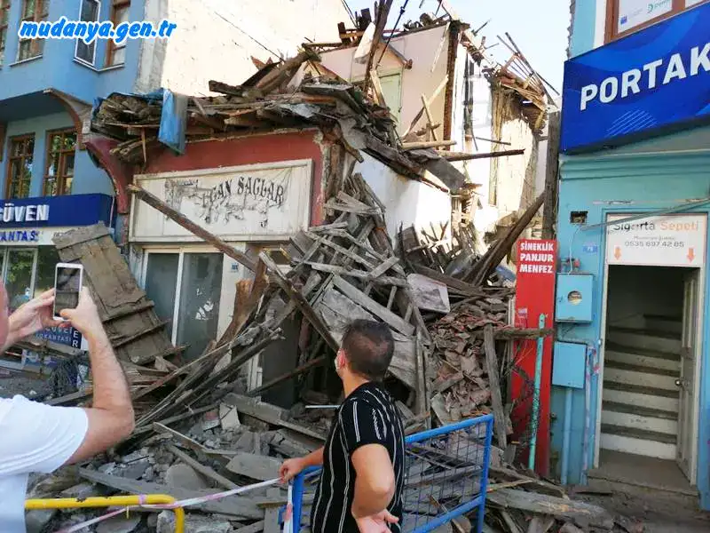 Mudanya Metruk ev çöktü