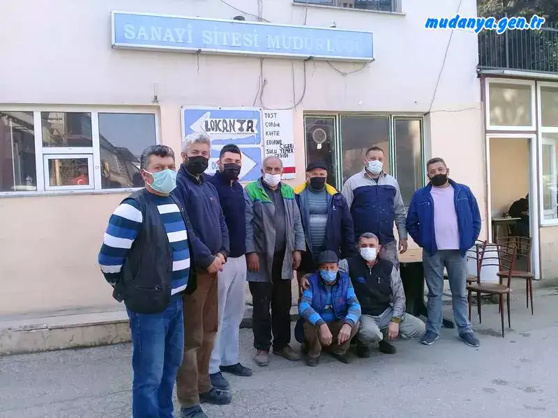 57 esnaflık site de 43 tane değişik esnafın hizmet verdiği, Mudanya 1 nolu sanayi sitesinin Mudanya ilçesinin orta yerinde ve yerleşim alanı içinde kalması nedeniyle çevre de oturanlarca sürekli yakınılıyor ve şikâyet ediliyor. Bu da zaman zaman vatandaşlarla site esnafını karşı karşıya getiriyor.