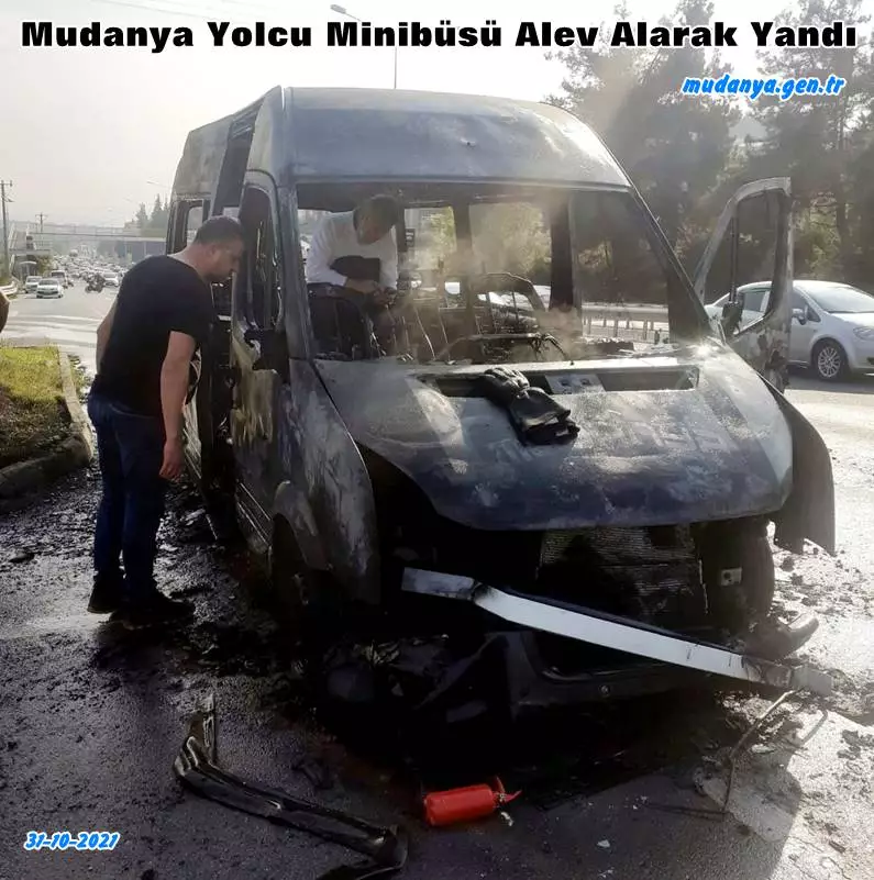 Mudanya Minibüsçüler Kooperatifine Kayıtlı 16 M 8065 plakalı Minibüs Bursa Mudanya seferi sırasında seyir halindeyken yandı. Mudanya istikameti Çağrışan mevkiinde motor bölümünden çıkan alevlere teslim olan araç tamamen yanarken yolcular anında tahliye edildi.