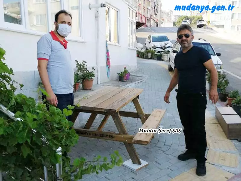 Şükrü Çavuş Mahallesinde Yokuş Sokaklara Banklar Yerleştirildi.