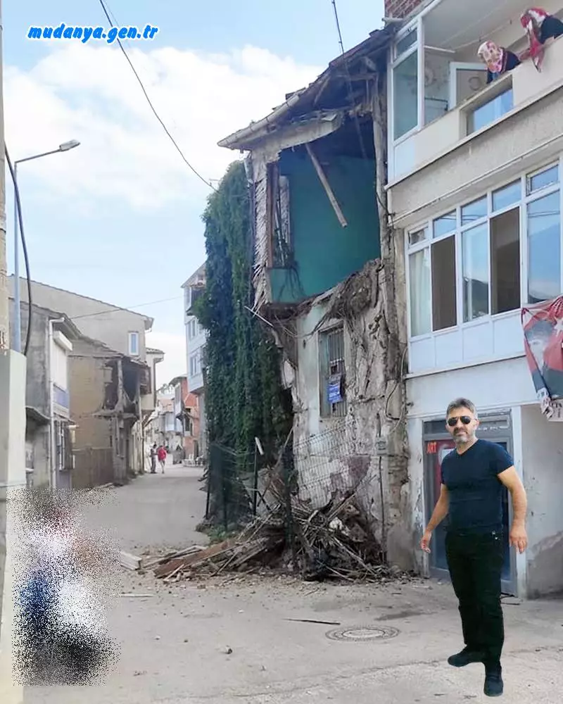 Şükrü Çavuş Mahallesi Selvilik Caddesi 20 numaralı metruk ev çökmeye başladı. Büyük parçaların koparak düşmeye başladığı bina için dilekçelerle ilgili yetkili tüm resmi kurum ve kuruluşlara önce den başvuru yapıldığına dikkat çeken Mahalle Muhtarı Şeref Şaş