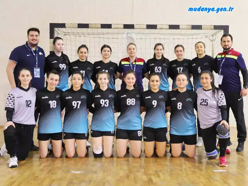 POYRAZIN KIZLARI SERT ESTİ