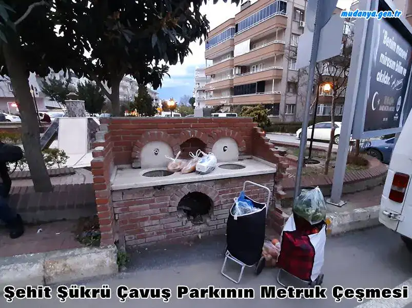 Hayri Türkyılmaz Bir taraftan Tarihi ve Kültürel Mirası Koruyan Kentler Ödülü alacaksın, diğer taraftan yolda yürürken aniden yıkılan binaları görmezden geleceksin, üstüne Mudanya’nın kahramanı Şehit Şükrü Çavuş’un parkını çeşmesi kırık, bakımsız bırakacak, yürekleri sızlatacaksın.