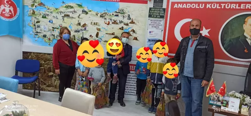Mudanya Anadolu Kültürleri Dayanışma Derneği Başkanı Sezer Aktaş Ramazan dolasıyla ihtiyaç sahibi olan ailelere 1100 adet erzak kolisi dağıttıklarını, 20 çocuğu giydirdiklerini ve bir ton zeytin yağı ile bir ton zeytin dağıtımında bulunduklarını açıkladı. Aktaş dernek hedefleri ve derneğe katılımlar hakkında da kamuoyunu bilgilendirdi.