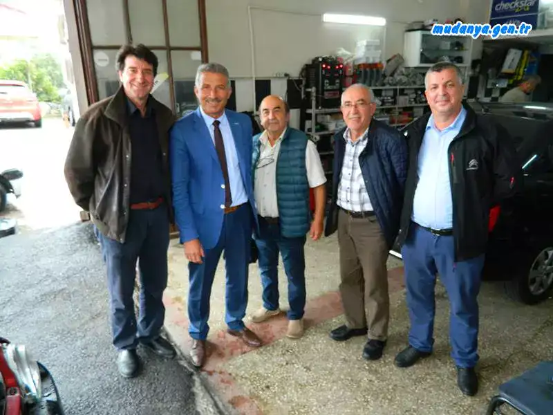 Mudanya Kent Mezarlığı (eski mezarlık) bitişiğindeki ve Yeni Mahalle'de ki Küçük Sanayi Siteleri esnafını ziyaret eden Başkan İlhan ve Yönetimi esnafın çayını içti hasbihal etti. Başkan Tahammül İlhan zorlu bir pandemi sürecinde esnafın maliyeti çok uygun olan krediye ulaşması adına canla başla çalıştıklarını, kullanılmak istenen kredi miktarlarının esnafa tastamam sağlanması için gayret gösterdiklerini vurguladı.