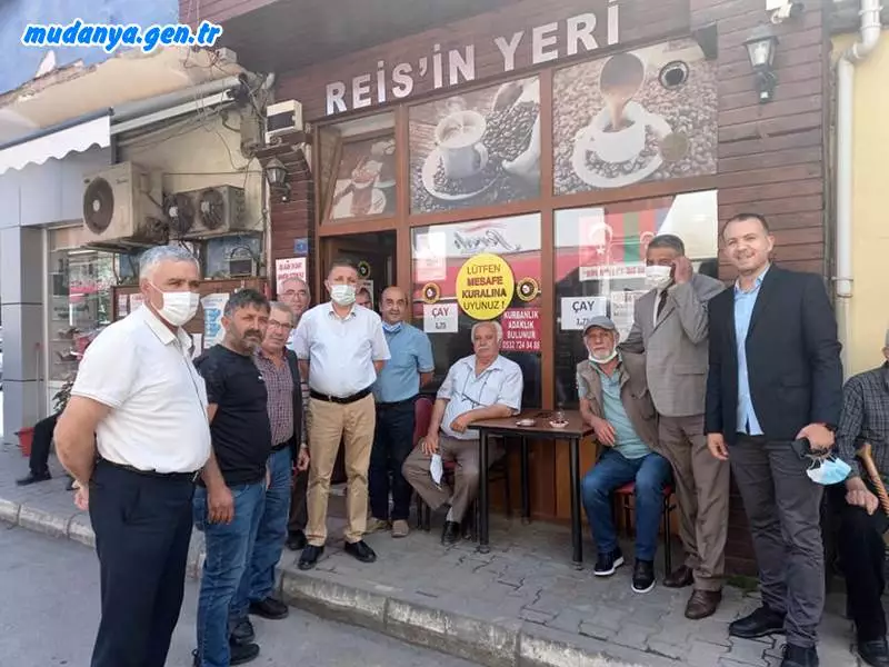Mustafa Kemalpaşa Caddesi ve Güzelyalı'da esnaf ziyaretlerine devam eden Tahammül İlhan yıllardır esnaflık yaptığını ekibinde esnaf olmayan hiç kimsenin olmadığını vurguladı. Kooperatife üye ortak esnafların halinden çok iyi anladıklarını bunu en güzel ispatının Pandemi döneminde esnafın kooperatiften kullandığı 62 milyon 963 bin liralık kredi olduğunu belirtti.