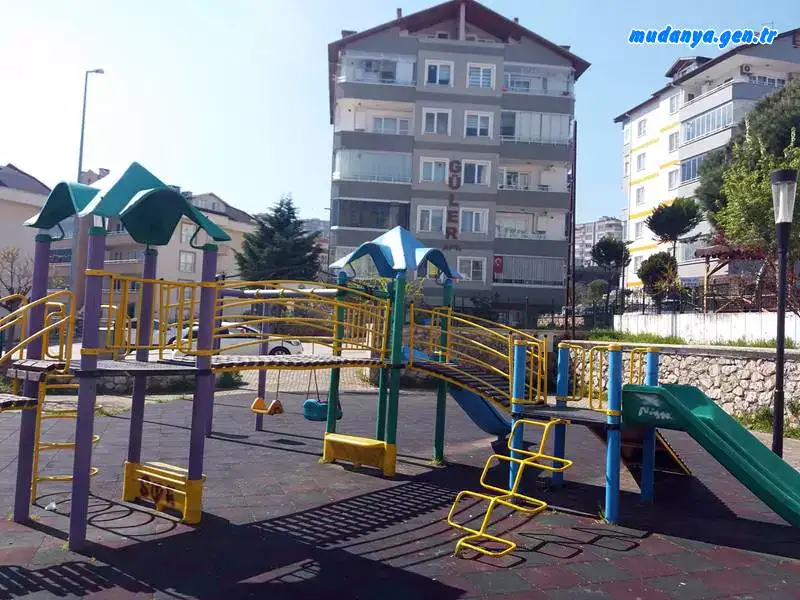 Mudanya’daki çocuk parkları ne kadar güvenli? Parkların denetim ve güvenliği ne sıklıkta yapılıyor? Bu iki soru bizler için ve evlatlarımız için çok önemli. Uyanık olmalıyız. Bu konuda gereken ihtimamı göstermemek büyük gaflet ve aymazlıktır.