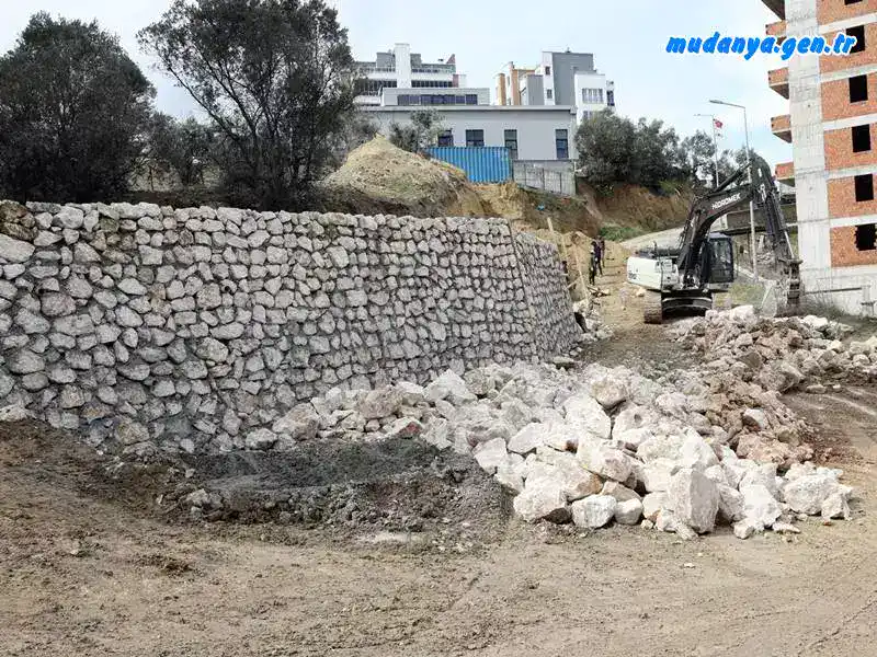 Mudanya Belediyesi'nden İstinat Duvarı Çalışması