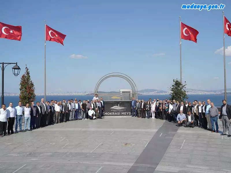 Demokrasinin uç beyleri Muhtarlar Demokrasi Adası’nda