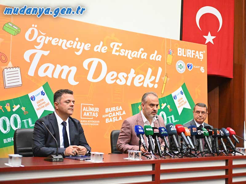 Bursa Büyükşehir Belediyesi, yeni eğitim öğretim yılı öncesinde devreye aldığı eğitim sosyal destek paketiyle, ihtiyaç sahibi 20 bin aileye 3’er adet 100’er TL’lik eğitim destek çeklerini ulaştırıyor. Geçen seneye göre kırtasiye yardımını iki katına çıkardıklarını söyleyen Büyükşehir Belediye Başkanı Alinur Aktaş, toplam 60 bin kırtasiye çeki dağıtımıyla ailelere katkının ve esnafa desteğin 6 milyon TL’ye ulaşacağını belirtti.