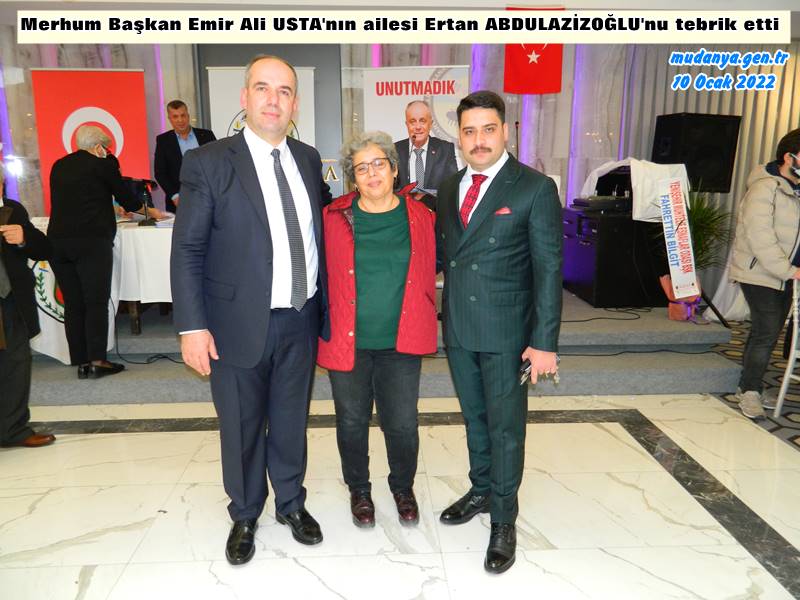 Merhum esnaf başkanı Emir Ali Usta'nın oğlu Ali Tunca Usta annesiyle birlikte genel kurula katılarak Ertan Abdulazizoğlu'nu tebrik etti.