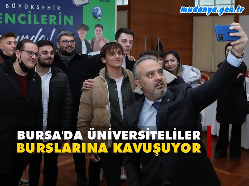 Büyükşehir Belediyesi tarafından kurulan Bursa Kalkınma ve Eğitim Kooperatifi üzerinden burs almak için başvuran 10 bin 332 üniversiteli arasından hak sahibi 3 bin genç belirlendi. 
