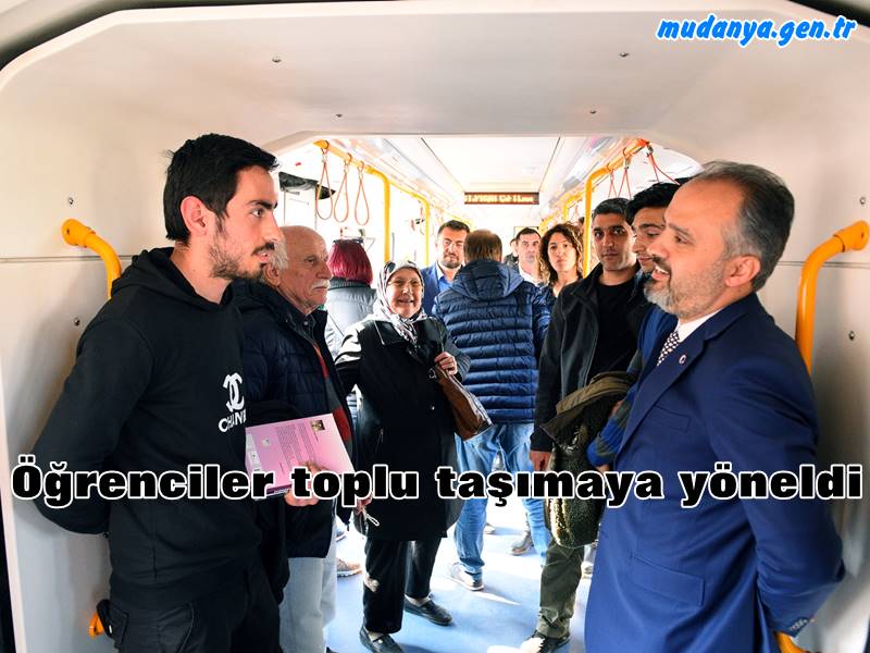 Bursa Büyükşehir Belediyesi’nin yılbaşında 90 TL olan aylık öğrenci abonman kart fiyatını 70 TL’ye indirmesiyle, abonman kartlara talep yüzde 62 arttı. Toplam 160 biniş geçerli olan abonman kartla ulaşım ücretinin 44 kuruşa kadar inmesi, öğrencilere büyük kolaylık sağlıyor.