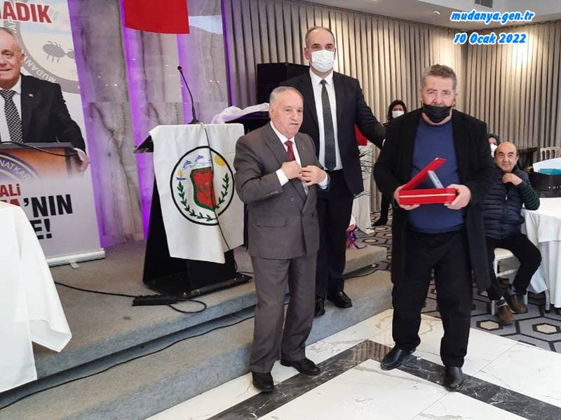 Mudanya Esnaf ve Sanatkarlar Odasının seçimli olağan kongresinde, Emir Ali Usta'nın vefatı sonrasında yönetim kurulu kararıyla Esnaf Odası başkanlığına getirilen Ertan ABDULAZİZOĞLU tek başkan adayı olarak 4 yıllığına Esnaf Odası Başkanı seçildi.