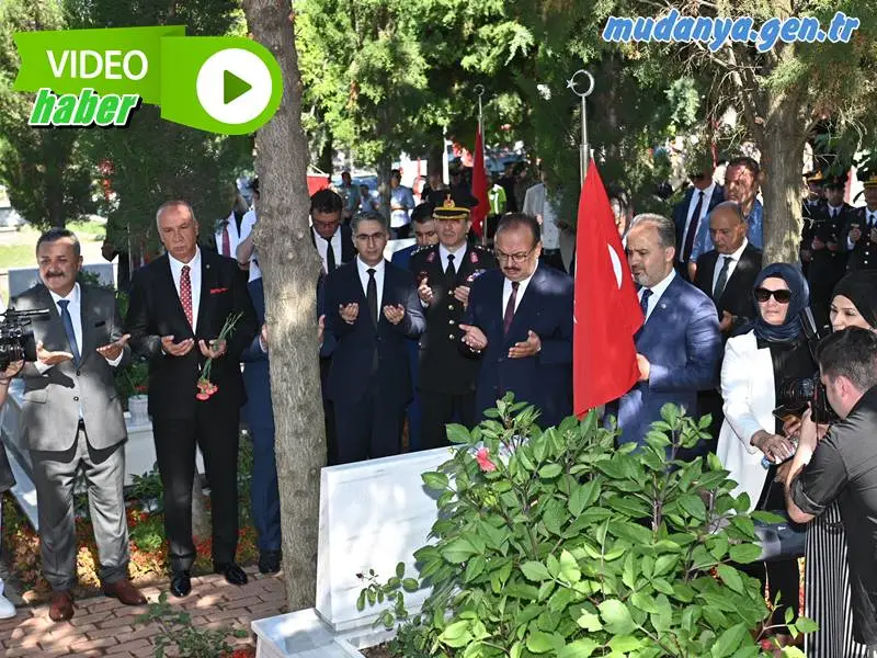 Şehitlikte duygusal anma
