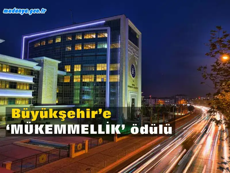 Geçtiğimiz yıl tüm dünyada geçerli olan ve Türkiye’de sadece 4 kamu binasının sahip olduğu Yeşil Bina Sertifikası (BREEAM In-Use Sertifikası) alan Bursa Büyükşehir Belediyesi’nin yeni hizmet binası, şimdi de BREEAM Mükemmellik Ödülü’nün sahibi oldu. Norveç, Finlandiya, İsveç ve Türkiye’den toplam 5 kamu binası arasından en yüksek oyu alan Büyükşehir Belediyesi’nin hizmet binası, mükemmellik ödülüne layık görüldü.
