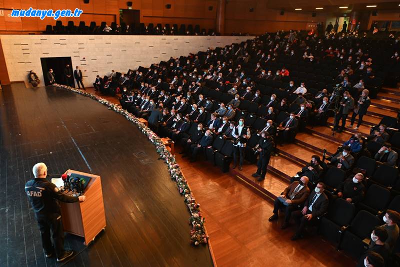 Bursa Büyükşehir Belediyesi ile AFAD işbirliğinde düzenlenen ‘Deprem Zararlarının Azaltılması Ortak Akıl Çalıştayı’nda Bursa’nın deprem gerçeği masaya yatırıldı.