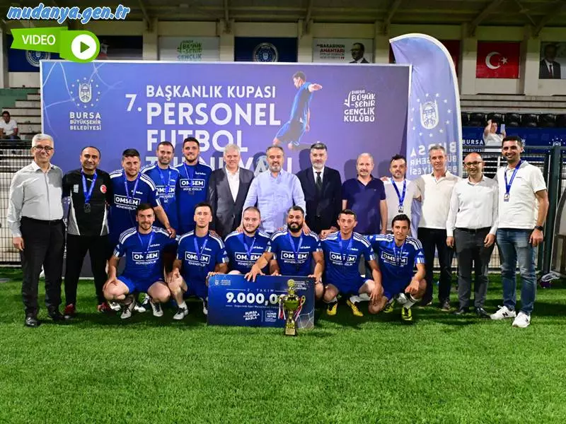 Bursa Büyükşehir Belediyesi’nin kurum içi iletişimi güçlendirmek adına düzenlediği ‘7. Başkanlık Kupası’ futbol turnuvası, kıyasıya mücadelelerin ardından sona erdi. 57 takım ve 624 personelin katıldığı turnuvanın finalinde, kupanın sahibi BUSKİ Bilgi İşlem oldu.