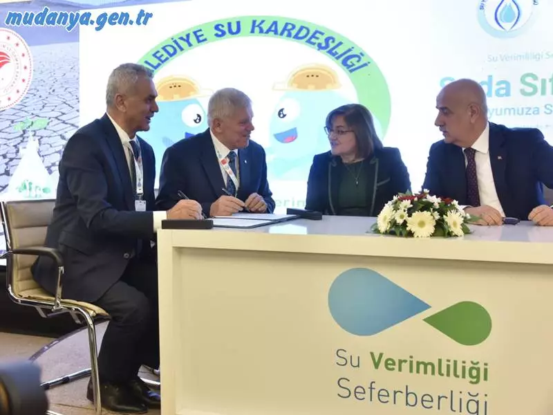 Bursa’nın merkez ilçelerinde içme suyundaki kayıp oranını yüzde 20’ler seviyesine indiren BUSKİ, Tarım ve Orman Bakanlığı’nın Türkiye Belediyeler Birliği işbirliğiyle düzenlediği ‘Belediye Su Kayıpları Çalıştayı’nın gözdesi oldu.