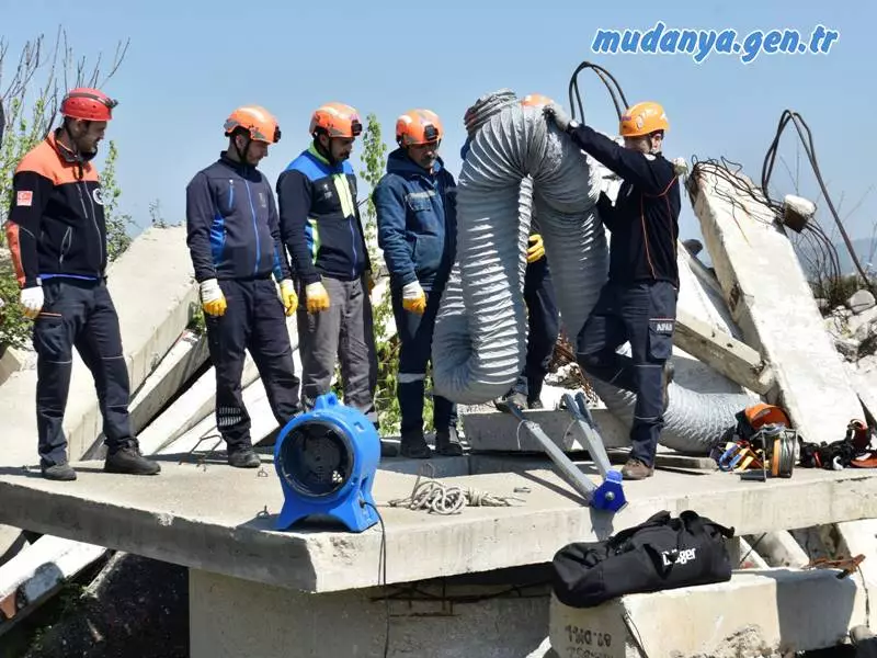 BUSKİ ekiplerine kurtarma eğitimi