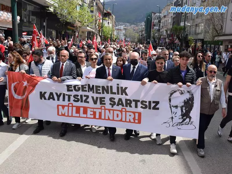 Cumhuriyet Halk Partisi Bursa İl Başkanlığı’nca Eğitim-İş Bursa ve Atatürkçü Düşünce Derneği Bursa Şubeleri başta olmak üzere STK'ların da katılımıyla düzenlenen 23 Nisan Ulusal Egemenlik Yürüyüşü'nde büyük coşku yaşandı.