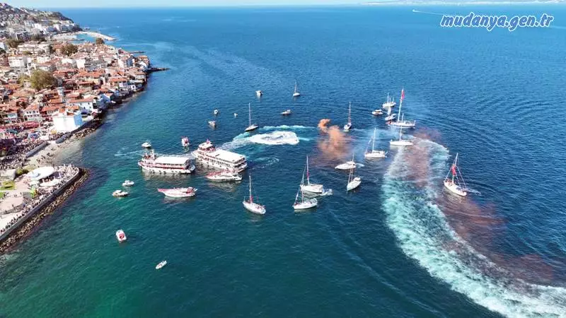 Mudanya'da 29 Ekim Cumhuriyet Bayramı ve Cumhuriyet’in ilanının 99’uncu yıl dönümü törenlerle kutlandı.