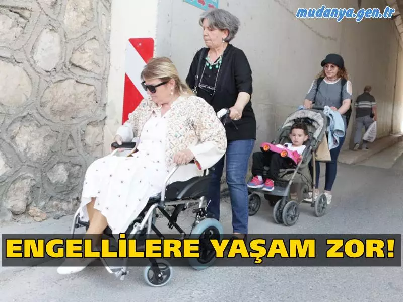Deva Partisi, Mudanya İlçe Başkanı Dr. Dilek Durak, Mudanya'daki kaldırım ve geçitlerin engelli ve çocuklu annelerin arabalarıyla çektikleri zorlukları göstermek ve yerel yönetime mesaj vermek için engelli olarak çekilen sıkıntıları ilçe gündemine taşıdı. Engelli sandalyesine oturarak sokaklarda dolaşmaya çıkan Dr. Dilek Durak sıkıntılı anlar yaşadı.