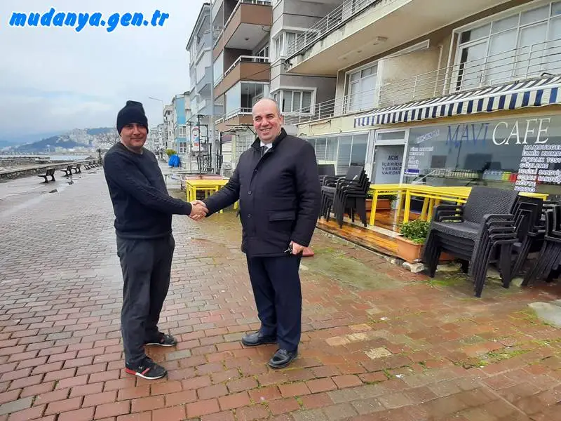 Mudanya Esnaf ve Sanatkârlar Odası Başkanı Ertan ABDULAZİZOĞLU geçtiğimiz hafta bazı internet sitelerinde yer alan "Güzelyalı’da sahil bandının esnafın masa sandalyesi ile işgal edildiği ve denize karşı oturmak için insanların ücret ödemek zorunda kaldığı haberinin gerçeği yansıtmadığını söyledi.