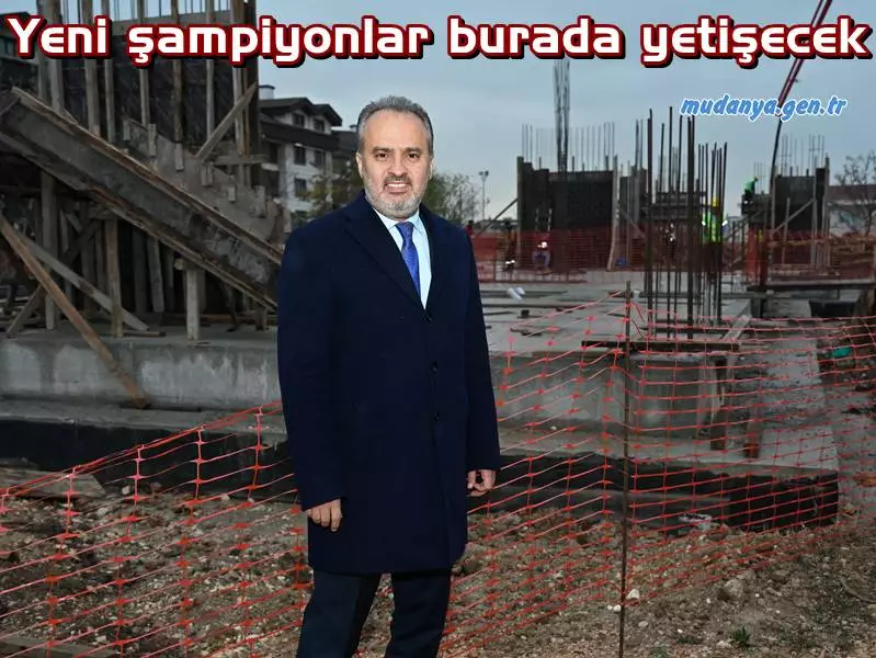 Bursa Büyükşehir Belediyesi tarafından projelendirilen Emek Gençlik ve Spor Tesisinin temeli törenle atıldı. Yeni olimpiyat madalyalı sporcuların yetişeceği tesise, Bursa’ya ‘tarihinde ilk kez’ olimpiyat madalyası kazandıran Büyükşehir Belediyesporlu Milli Tekvandocu Hatice Kübra İlgün’ün adı verildi.