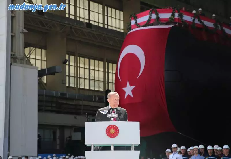 Cumhurbaşkanı Recep Tayyip Erdoğan, Gölcük Tersane Komutanlığı’nda Hızırreis Denizaltısı Havuza Çekme ve Selmanreis Denizaltısı İlk Kaynak Töreni'ne katılarak bir konuşma yaptı.