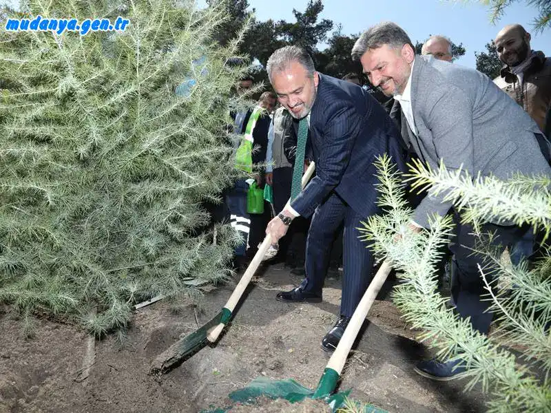 Bursa’nın 2022 Türk Dünyası Kültür Başkenti seçilmesinin ardından bu yılı farklı etkinliklerle dolu dolu geçirmeyi hedefleyen Büyükşehir Belediyesi, unvanı ölümsüzleştirecek ayrıcalıklı bir projeyi daha hayata geçiriyor.
