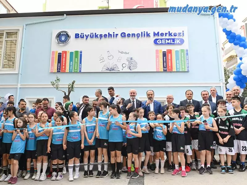 Bursa Büyükşehir Belediyesi tarafından gençlerin eğitim, öğretim, mesleki ve kişisel gelişimlerine destek olmak amacıyla hazırlanan Gemlik Gençlik Merkezi, düzenlenen törenle hizmete açıldı.