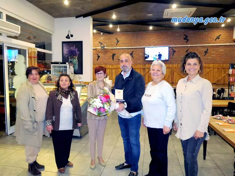 Dernek Başkanlığını İpek Demirtaş'ın yaptığı Mudanya Güçlü Kadınlar Derneği, Mudanya Yerel Basın Mensuplana iftar verdi.