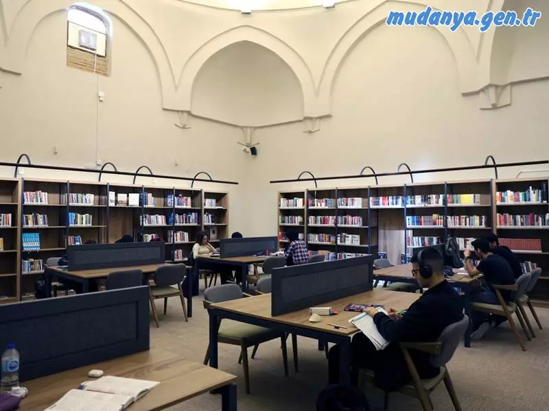 Bursa Büyükşehir Belediyesi, Mudanya'da yaklaşık 400 yıllık Hasan Bey Hamamı’nı da kütüphaneye dönüştürdü.
