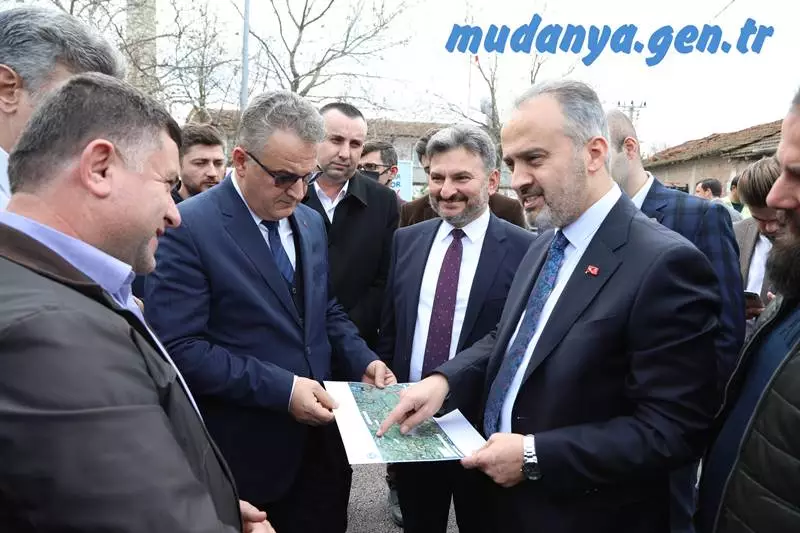 Bursa Büyükşehir Belediyesi, geçtiğimiz yıl nisan ayında defin işlemlerinin başladığı Mudanya Hasköy Mezarlığı’na ulaşım için kullanılan 6,5 kilometrelik yolu sıcak asfalt kaplama ile daha konforlu hale getirdi.