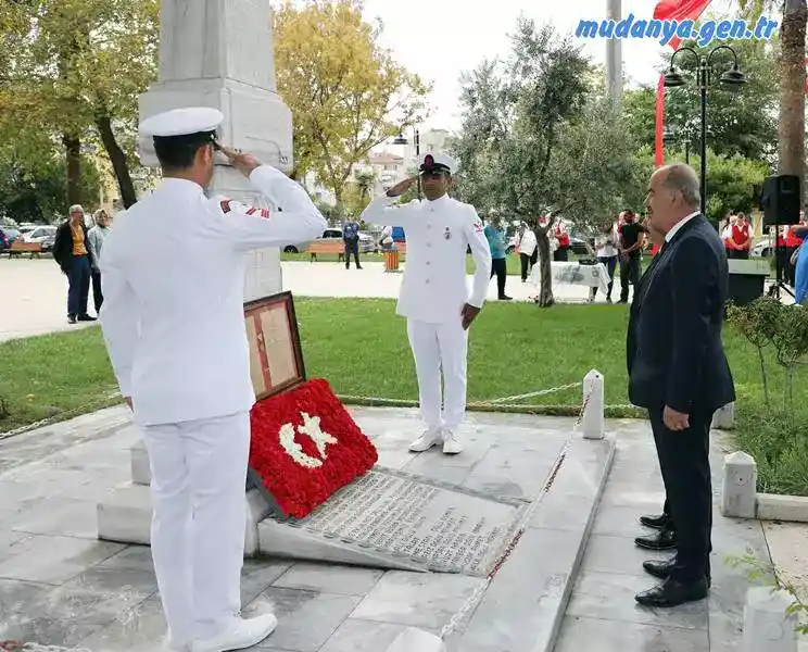 Mudanya’nın düşman işgalinden kurtuluşunun 100. yıl dönümü, Cumhuriyet Meydanı'nda bulunan Şehitler Anıtı önünde düzenlenen törenle kutlandı. Belediye Başkanı Hayri Türkyılmaz 100. yıl konuşmasında şeriat ve laiklik vurgusu yaptı.