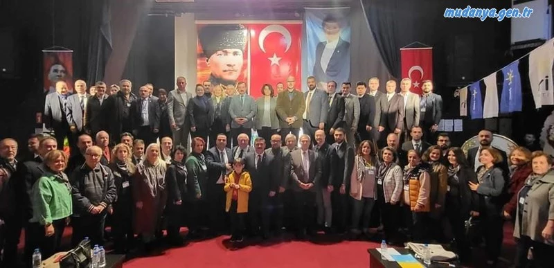 İYİ Parti Mudanya Kongresine 411 delegeden 275'i katılım sağladı. Mevcut başkan kongrenin tek adayı Hüseyin hatipoğlu ve ekibi katılım sağlayan 275 delegenin tamamının oyunu alarak güven tazeledi.
