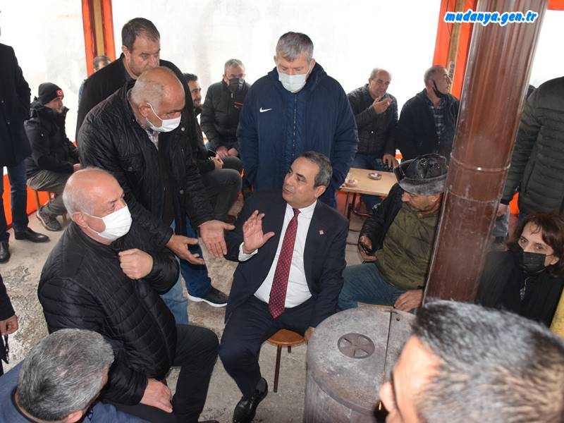 Cumhuriyet Halk Partisi (CHP) Bursa İl Başkanı İsmet Karaca Otosansit’teki kamyoncular garajını ziyaret etti. Bursa Nakliyat Taşıyıcıları Komisyoncuları Derneği Başkanı Adil Beder’i ziyaretten sonra kamyoncu esnafıyla da görüşen Karaca, hasbihal etti.