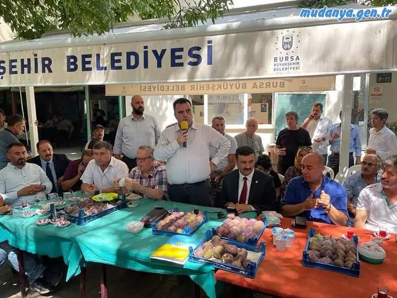 "Bursa’dan dünyanın her tarafına ihraç edilen incir, bu yıl dalında kaldı." diyen Bursa İYİ Parti İl Başkanı Selçuk Türkoğlu, Mudanya’nın Akköy Mahallesi’nde basın açıklaması yaptı.
