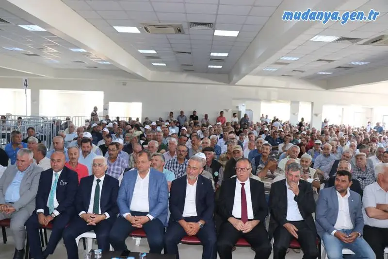 İznik Zeytin Kooperatifi, dün gerçekleştirdiği olağanüstü genel kurul toplantısında, yeni yönetim kurulunu ve Marmarabirlik temsilcilerini seçti. İznik Zeytin Kooperatifi’nde ilk defa tek liste ve yoğun bir katılımla gerçekleşen kongrede, bin 214 ortak oy kullandı.